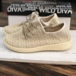 Casual natural knit sneakers